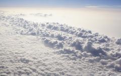 Fond écran mer de nuage au dessus des nuages