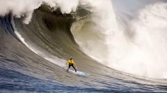 surfeur surfant vague geante hawai image hd ifefr