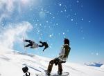 Snowboarders fond ecran skieurs snowboard flocons neige figures bonnet envole paysage hiver montagnes beau temps meteo clemente