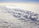 Fond écran mer de nuage au dessus des nuages