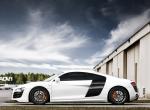 Audi r8 v10 blanche cote devant hangars aeroport fond ecran voiture sport prestige image wide