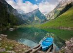 Barque bleue lac montage reflet montagne eau sentiment plenitude