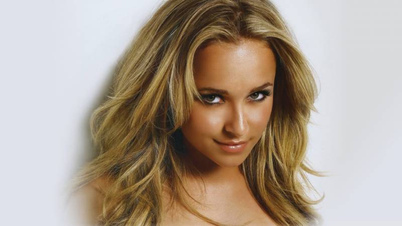 Fond ecran hayden panettiere seduction sexy topless beaux cheveux blonds maquillage eyeliner noir sourire coquin bronzage image fond blanc